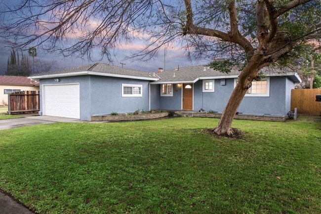 4418 E Austin Way in Fresno, CA - Building Photo - Building Photo