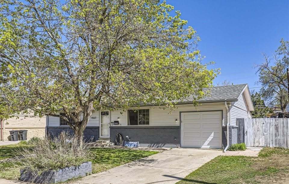 4567 W 87th Pl in Westminster, CO - Foto de edificio