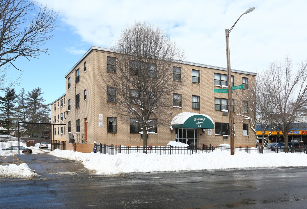 Brittany Arms in Hartford, CT - Building Photo