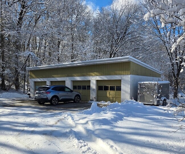 216 Ashland Ave in Southbridge, MA - Building Photo - Building Photo