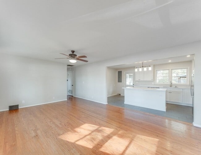 1206 S Mattis Ave in Champaign, IL - Building Photo - Building Photo