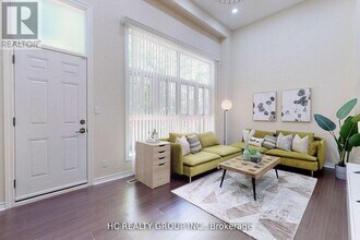 15 Huntingwood Dr in Toronto, ON - Building Photo - Building Photo
