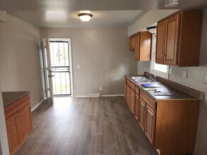 6448-6450 N 106th St in Milwaukee, WI - Foto de edificio - Building Photo