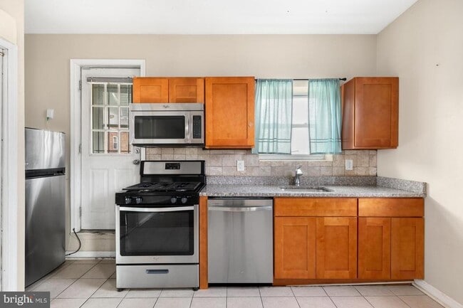 2100 S Lambert St in Philadelphia, PA - Building Photo - Building Photo