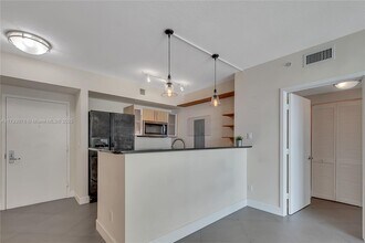 335 S Biscayne Blvd, Unit 2308 in Miami, FL - Building Photo - Building Photo