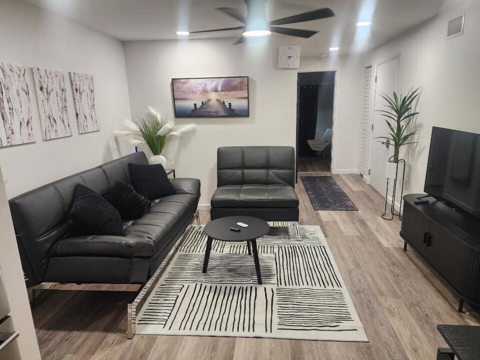 1428 Gulf to Bay Blvd in Clearwater, FL - Building Photo