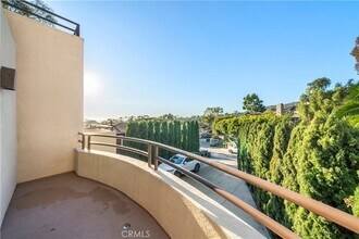 352 Y Pl, Unit B in Laguna Beach, CA - Foto de edificio - Building Photo