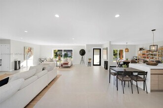 5835 SW 100th Terrace in Miami, FL - Building Photo - Building Photo