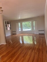 144 Asbury Ave in Carle Place, NY - Building Photo - Building Photo