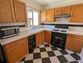 1331 N Poinsettia Pl in Los Angeles, CA - Building Photo - Building Photo