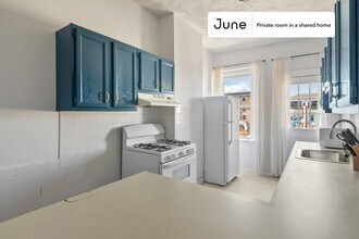 Room in Shared 4 bed/1 bath home, Unit B in Boston, MA - Building Photo - Building Photo
