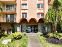 Three Horizons South in North Miami, FL - Foto de edificio - Building Photo