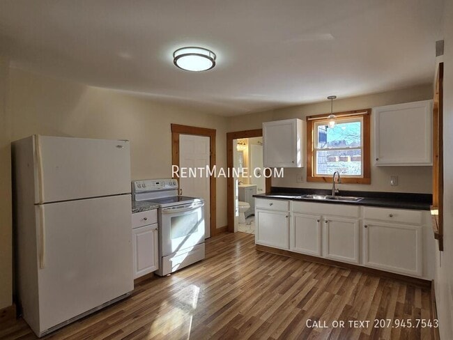 90 Newbury St in Auburn, ME - Foto de edificio - Building Photo