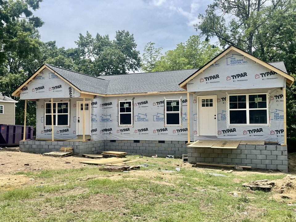 Duplex in High Point, NC - Building Photo