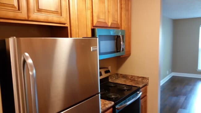 property at 409 Rachels Ct W