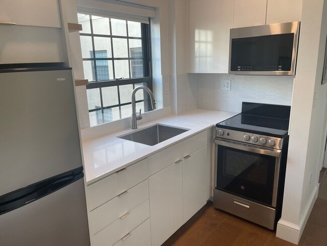 1190 Massachusetts Ave in Cambridge, MA - Building Photo - Building Photo