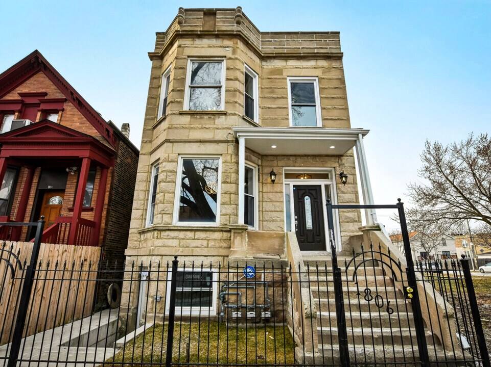 1806 S Trumbull Ave in Chicago, IL - Building Photo