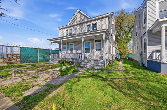 property at 821 Mt Vernon Ave