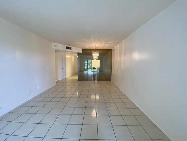 7820 N Colony Cir in Tamarac, FL - Building Photo - Building Photo