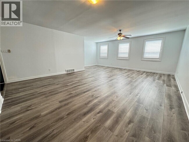 655 Fennell Ave E in Hamilton, ON - Building Photo - Building Photo