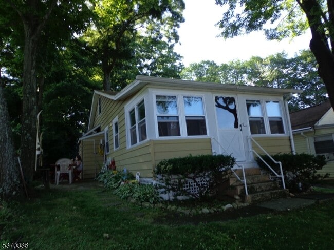 19 Windemere Ave in Mount Arlington, NJ - Building Photo - Building Photo