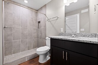 621 E M L King Blvd in Chattanooga, TN - Foto de edificio - Building Photo