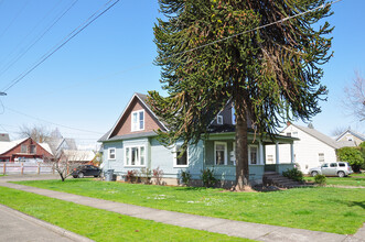 286 Park St in Lebanon, OR - Building Photo - Building Photo