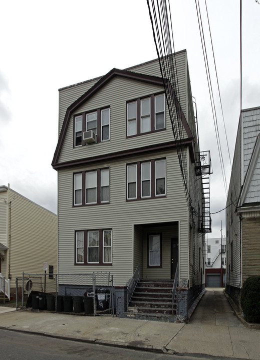 141 Fulton Ave in Jersey City, NJ - Building Photo