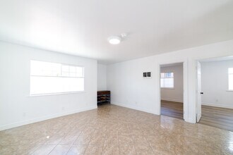 2718 Alsace Ave in Los Angeles, CA - Building Photo - Building Photo