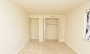 Mallard Court Apartments in Alexandria, VA - Building Photo - Building Photo