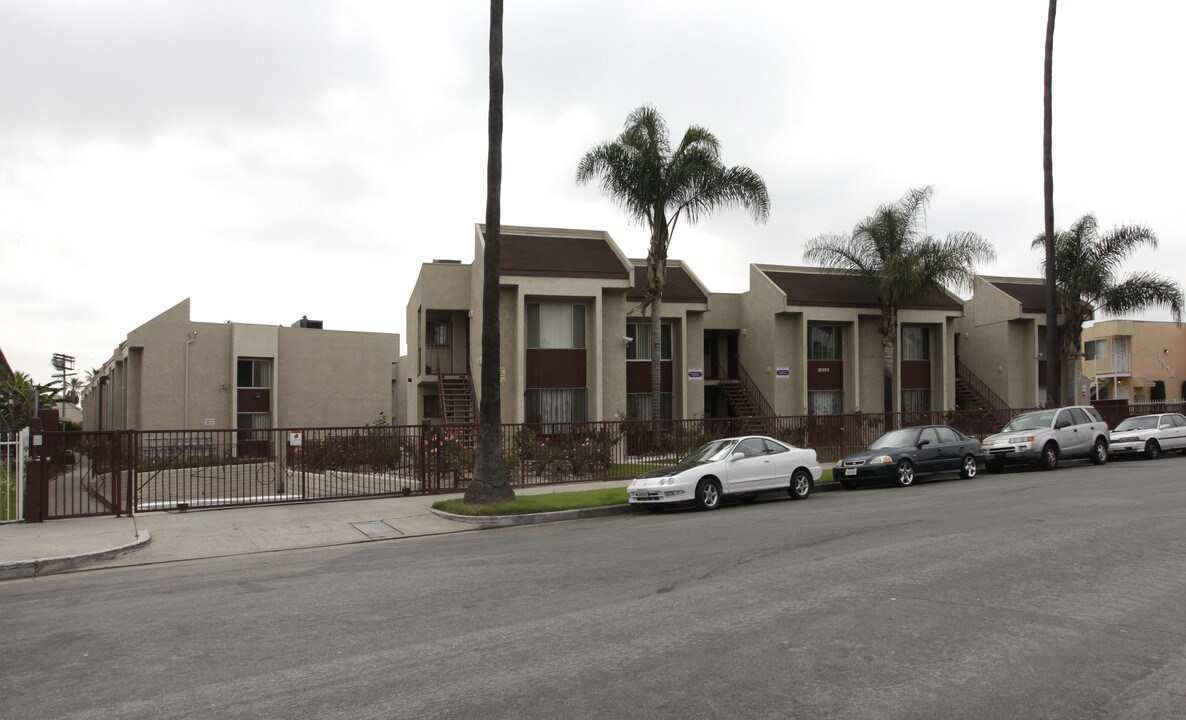 Harvard Apartments in Los Angeles, CA - Building Photo