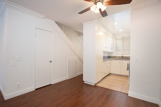 Fulton Townhomes in Van Nuys, CA - Building Photo - Interior Photo