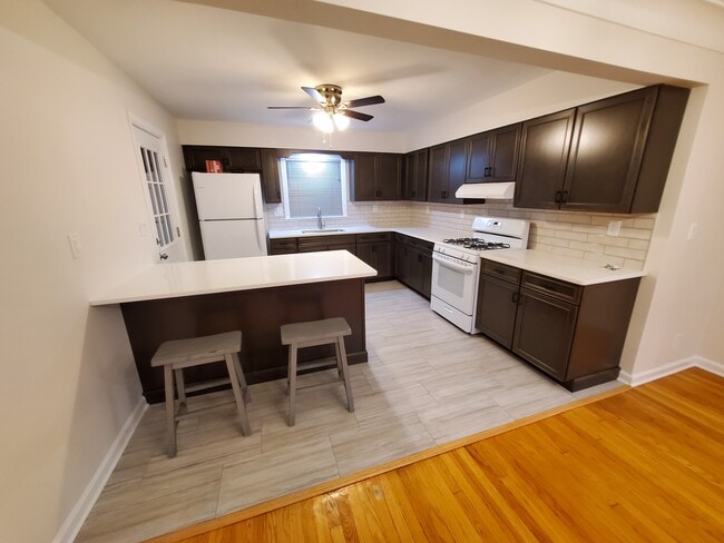 216 Glen Ave, Unit Second Floor in Palisades Park, NJ - Foto de edificio - Building Photo