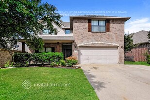 2942 Greenway Dr in Burleson, TX - Building Photo