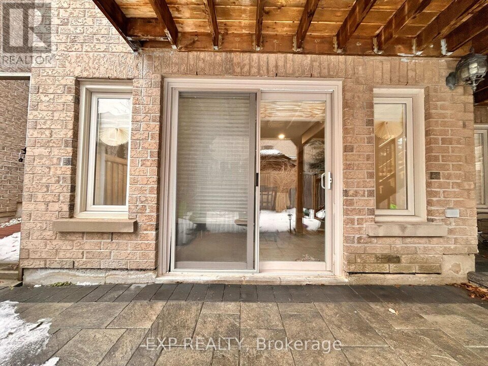 29 Ridgestone Dr in Richmond Hill, ON - Building Photo