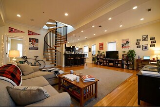 74 Browne St in Brookline, MA - Building Photo - Building Photo