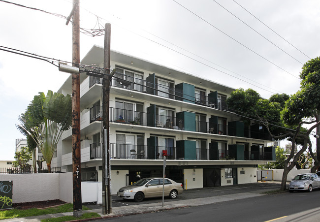 Makiki Courtyard Apartments in Honolulu, HI - Building Photo - Building Photo