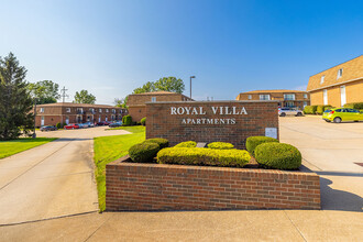 Royal Villa Apartments in Erie, PA - Building Photo - Building Photo