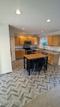 2562 Creve Coeur Dr in St. Louis, MO - Foto de edificio - Building Photo
