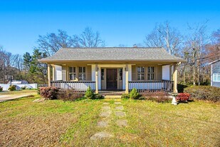 209 W Shadburn Ave in Buford, GA - Building Photo