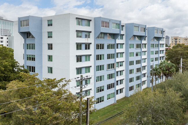 Palmetto Tower Apartments in Miami, FL - Building Photo - Primary Photo