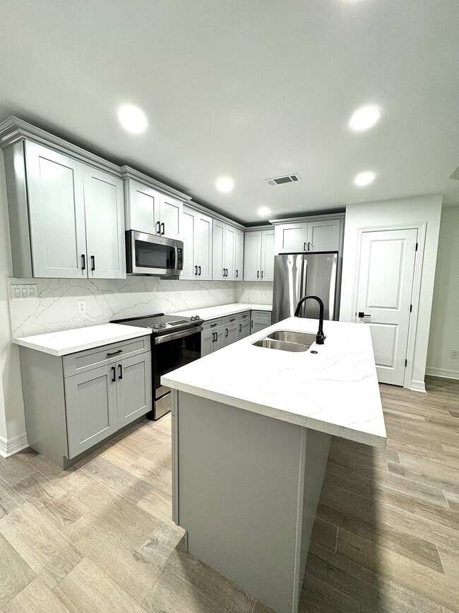 520 S 28th St, Unit B in Nederland, TX - Foto de edificio - Building Photo