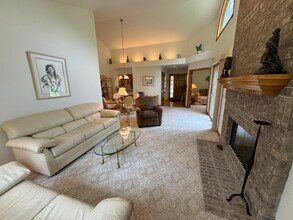 18465 Stonehedge Dr in Brookfield, WI - Building Photo - Building Photo