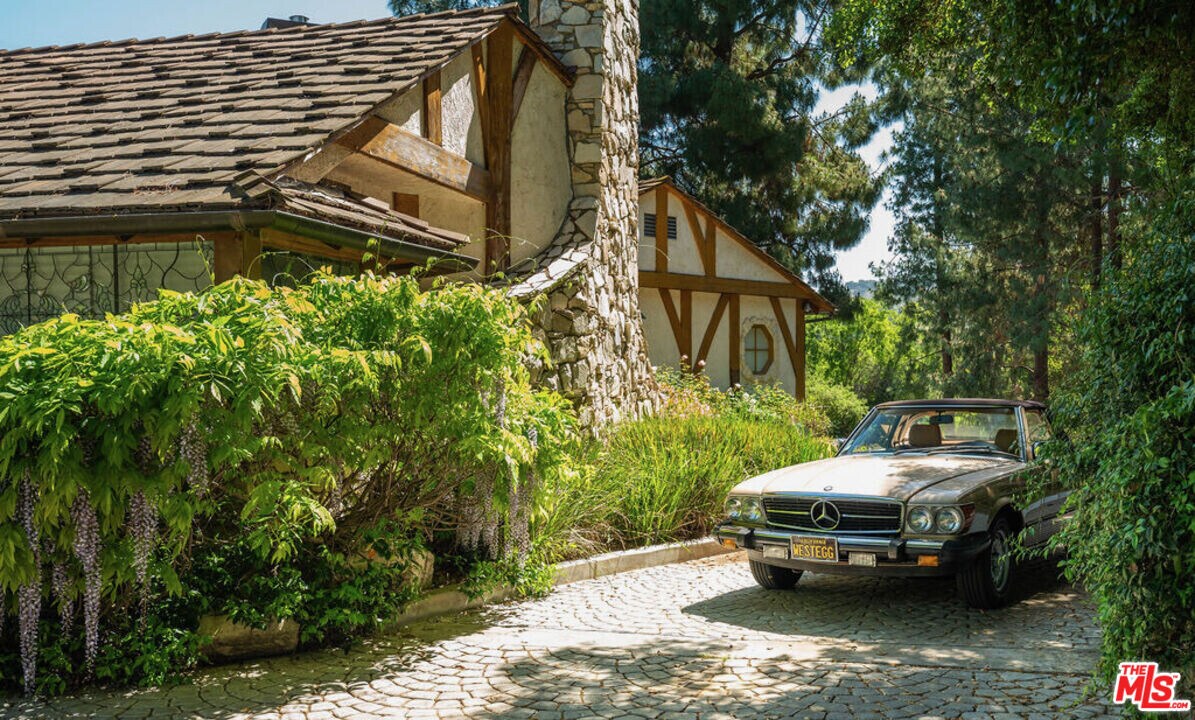 12003 Briarvale Ln in Los Angeles, CA - Building Photo