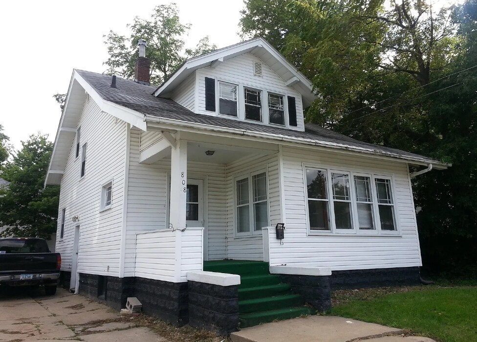 808 W Seerley Blvd in Cedar Falls, IA - Building Photo