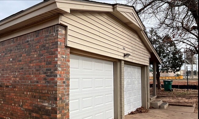 925 SE 70th St in Oklahoma City, OK - Building Photo - Building Photo