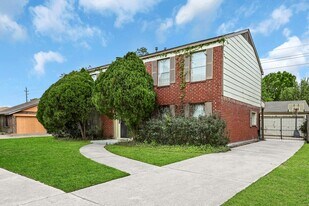 2311 Chelsea Knoll Ln in Houston, TX - Building Photo