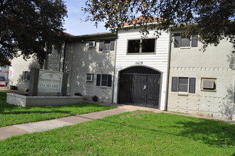 Haceinda-Serena Apartments in Irving, TX - Foto de edificio - Building Photo