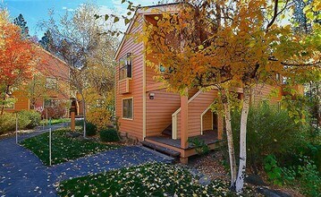 120 Village Blvd in Incline Village, NV - Building Photo - Building Photo