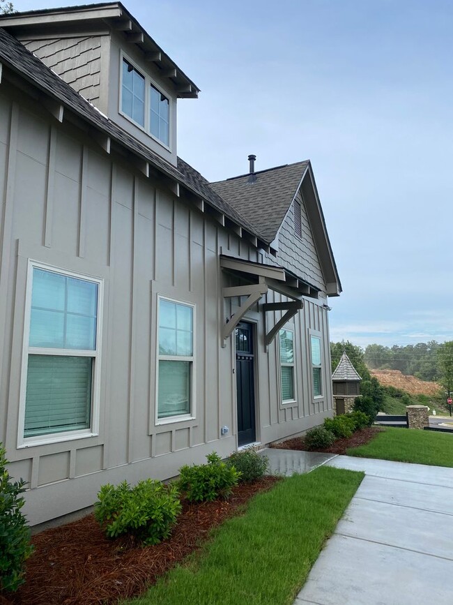 1241 Shades Terrace in Birmingham, AL - Building Photo - Building Photo